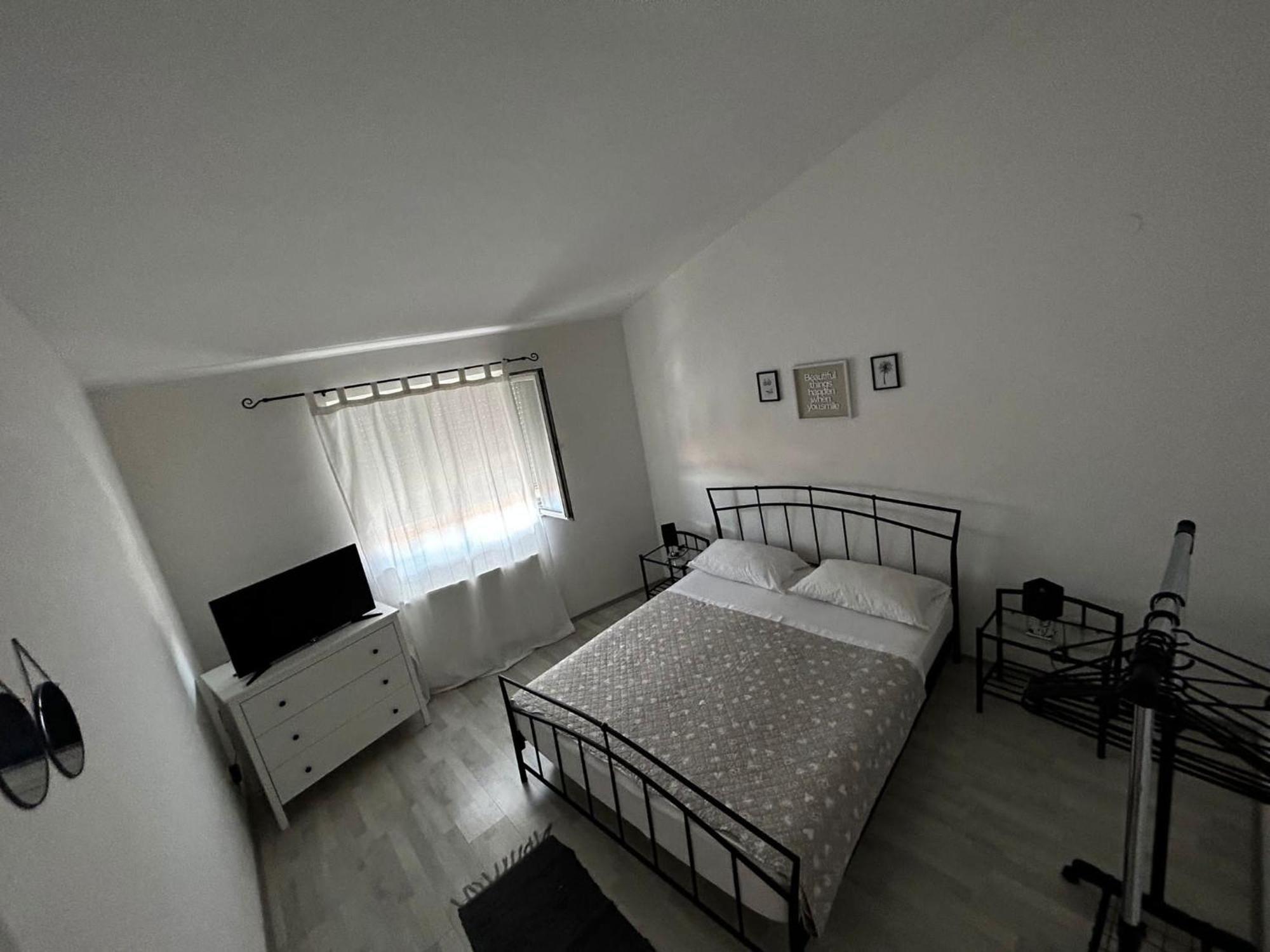 Apartments Petrovic Pirovac Bilik gambar